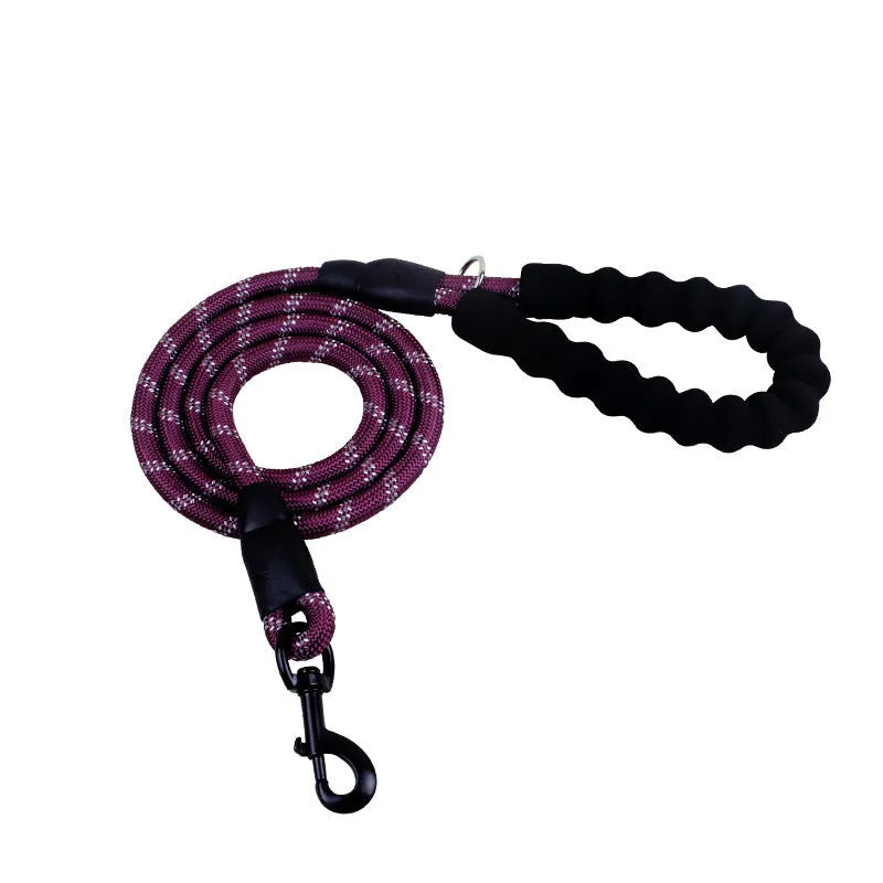 Nylon reflective dog leash with black foam handle and zinc alloy hook, 1.5m length on green background