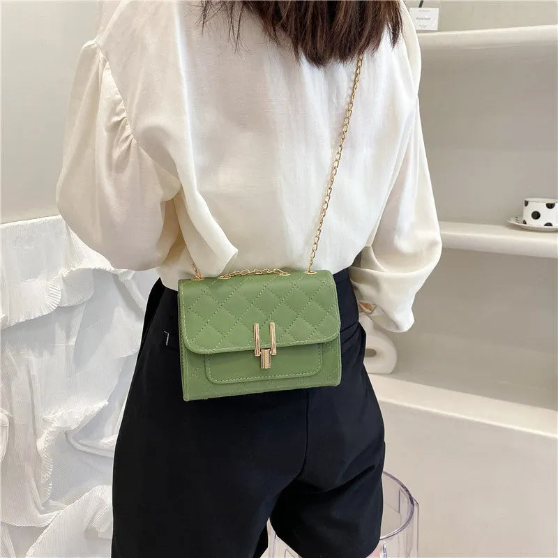 Women's diamond lattice chain crossbody bag in minimalist solid colour design with adjustable strap