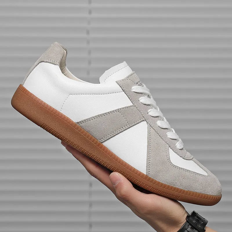 White retro unisex sneakers with round toe and lace-up front