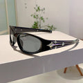 Sports sunglasses with polycarbonate frame and category 3 lenses in black and blue colour option