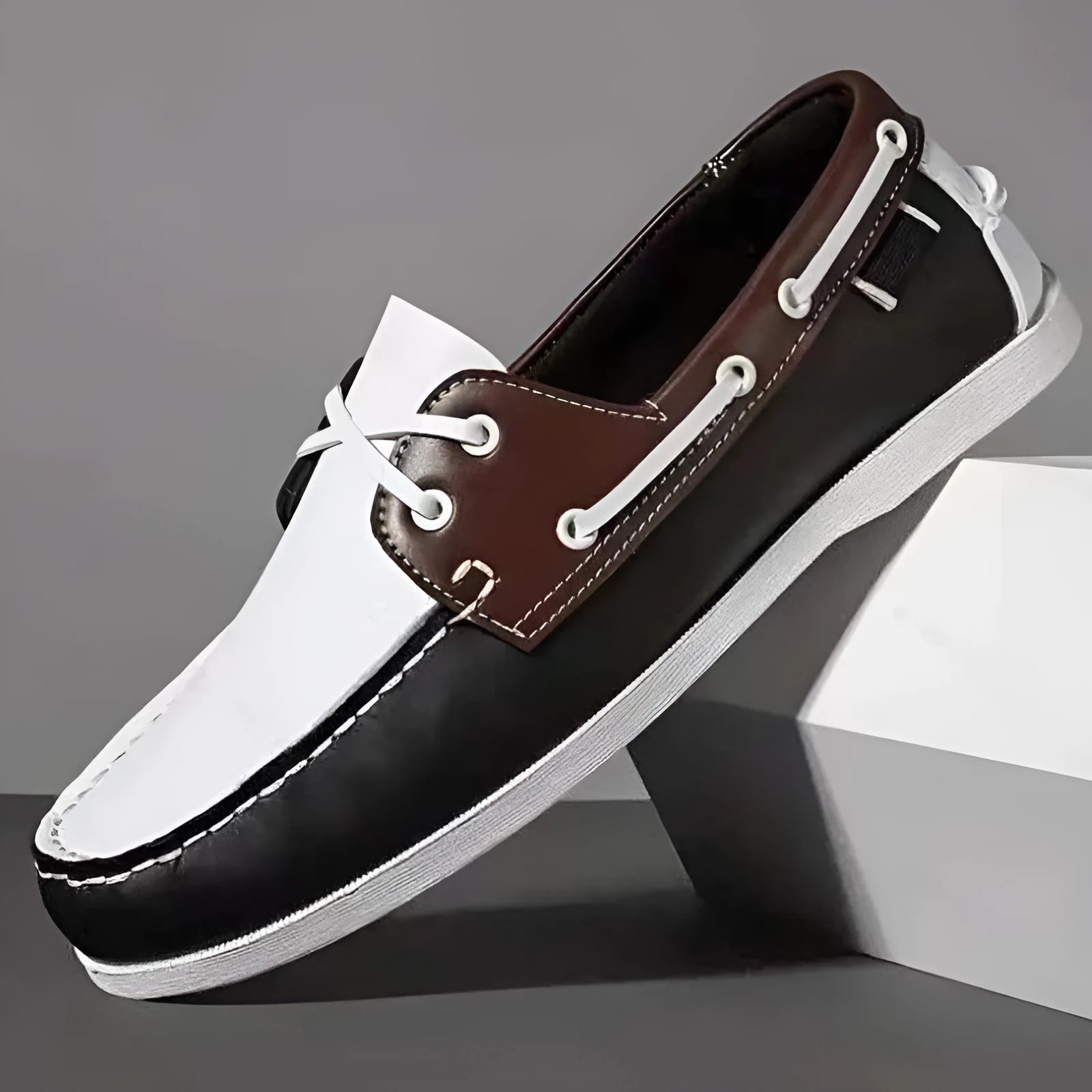 Men's British style casual shoes with flat heel and round toe in artificial PU leather