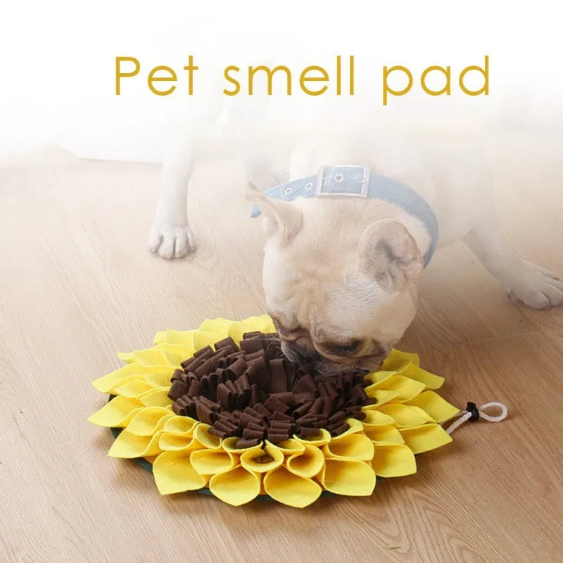 Yellow sunflower-shaped dog snuffle mat measuring 37.5x37.5x4 cm with rope buckle attachment
