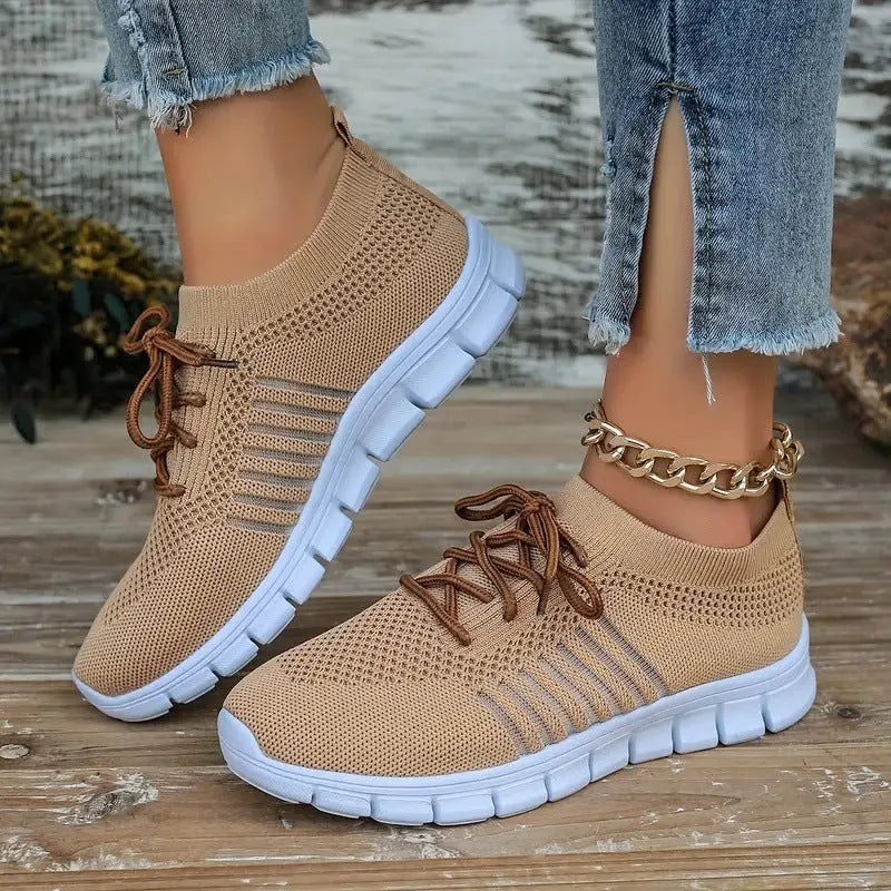 Women's casual breathable flat shoes in flying knit mesh with round toe and front tie fastening