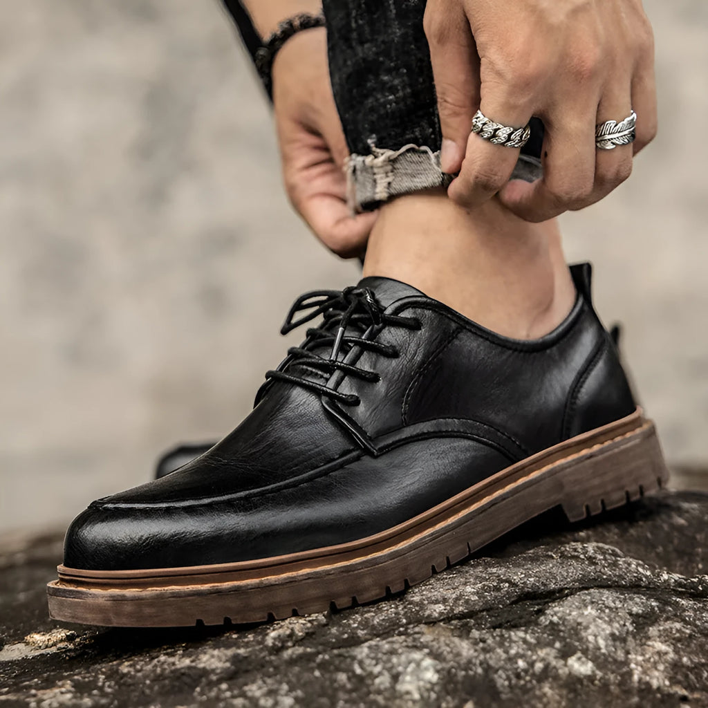 Casual leather shoes in black and brown with round toe design and rubber soles