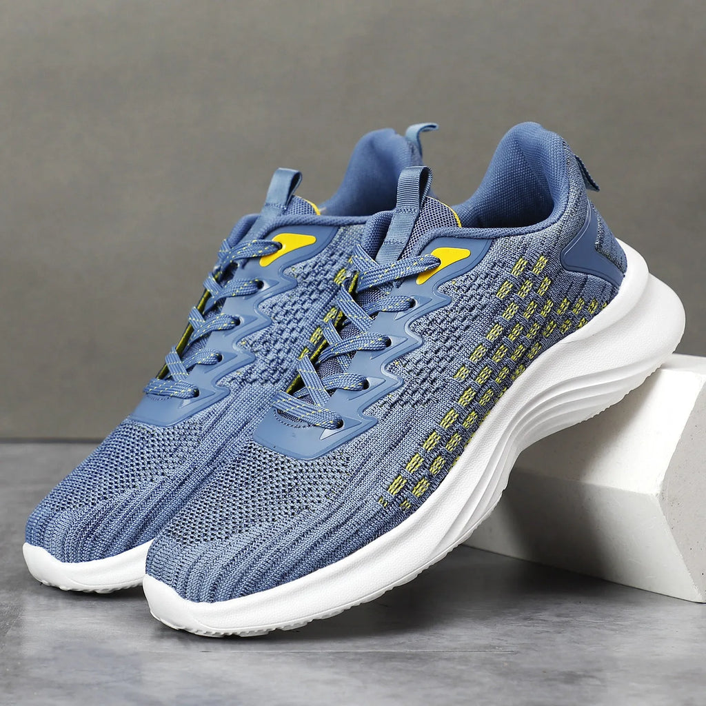 Women's lavender purple Flyknit running shoes with mesh lining and striped pattern