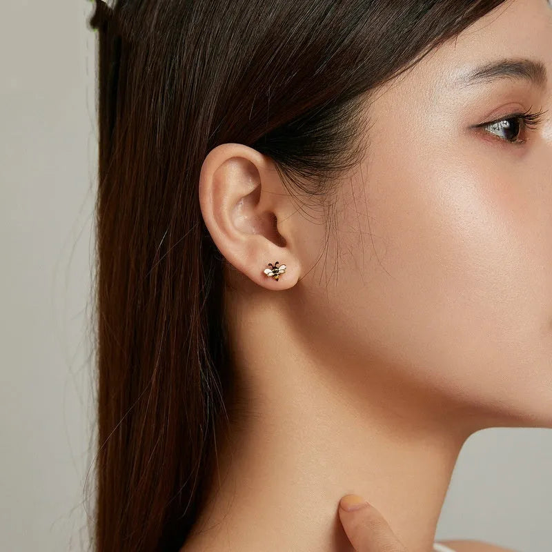Niche Design S925 silver bee ear studs on a plain background, compact 0.7x0.8cm size