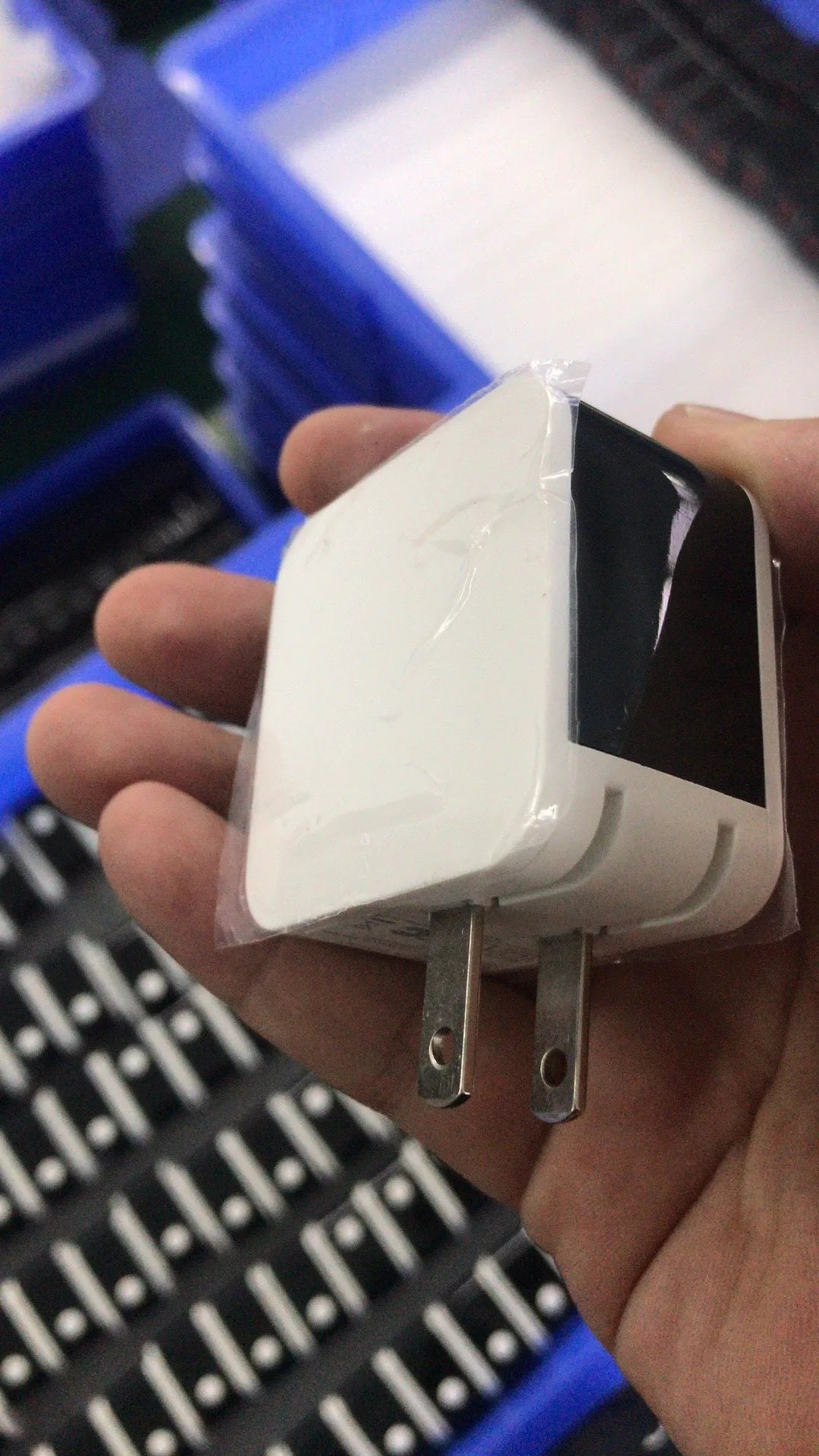 5V2.4A dual USB fast charging adapter with digital display showing charging status