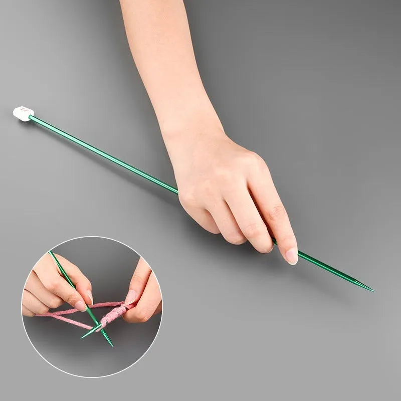 Set of aluminium crochet hooks with rubber grips in fourteen sizes from 2.0mm to 10.0mm