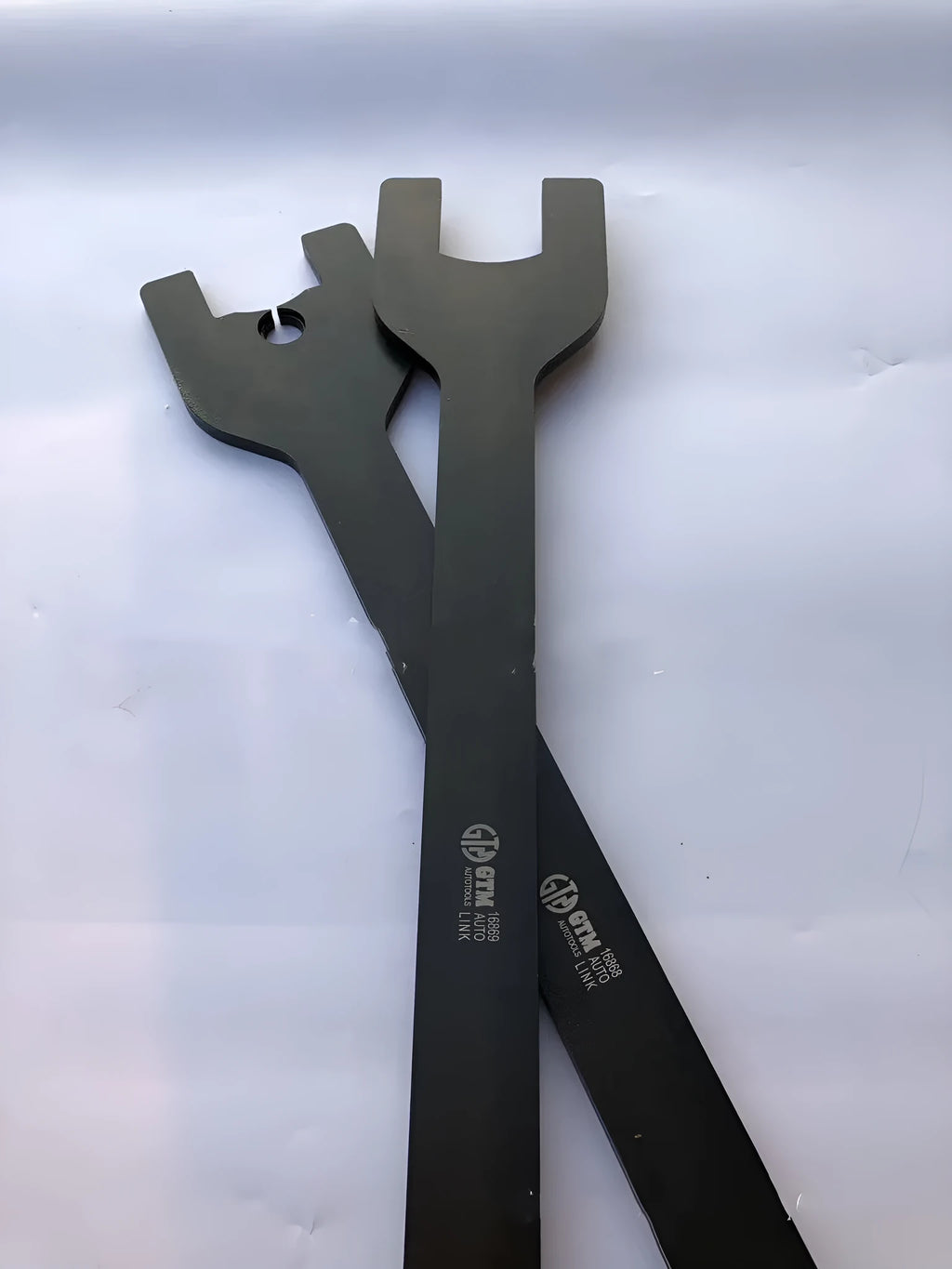 Land Rover fan wrench set showing 36mm and 40mm alloy steel spanners for coupler adjustment.