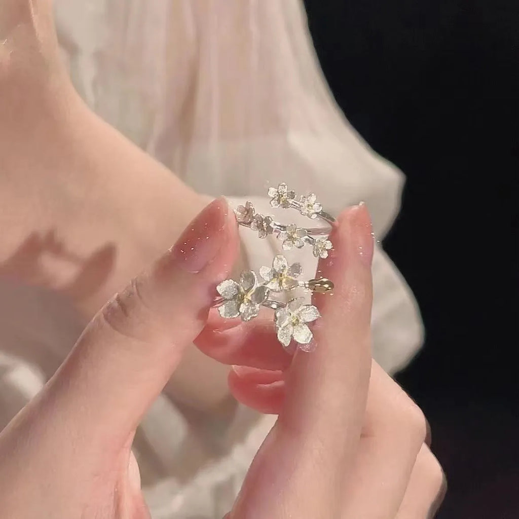 Three-dimensional jasmine flower adjustable ring in zinc alloy with floral design