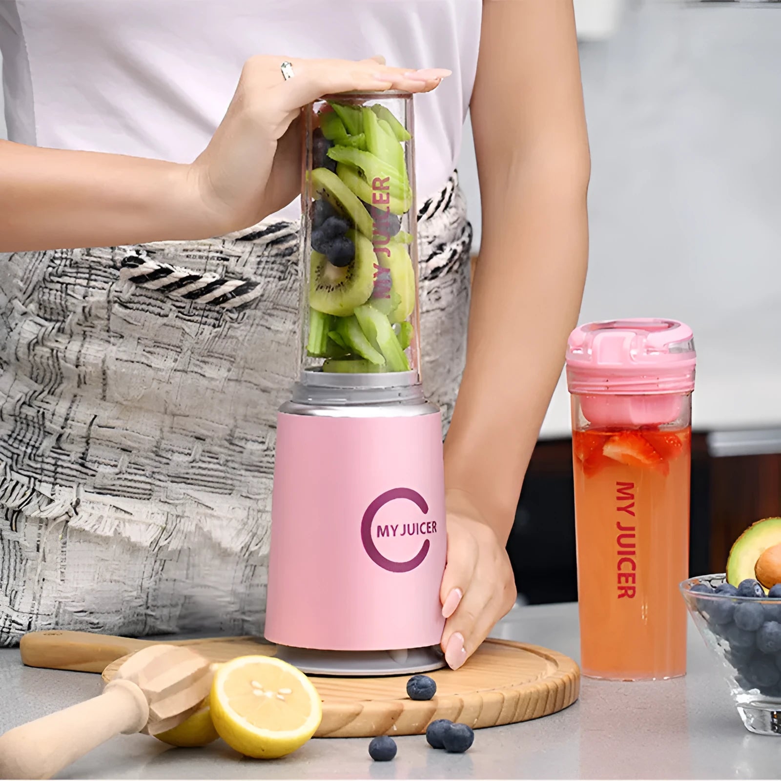 Multi function juicer plastic body black colour round feeding port 10-in-1 US style