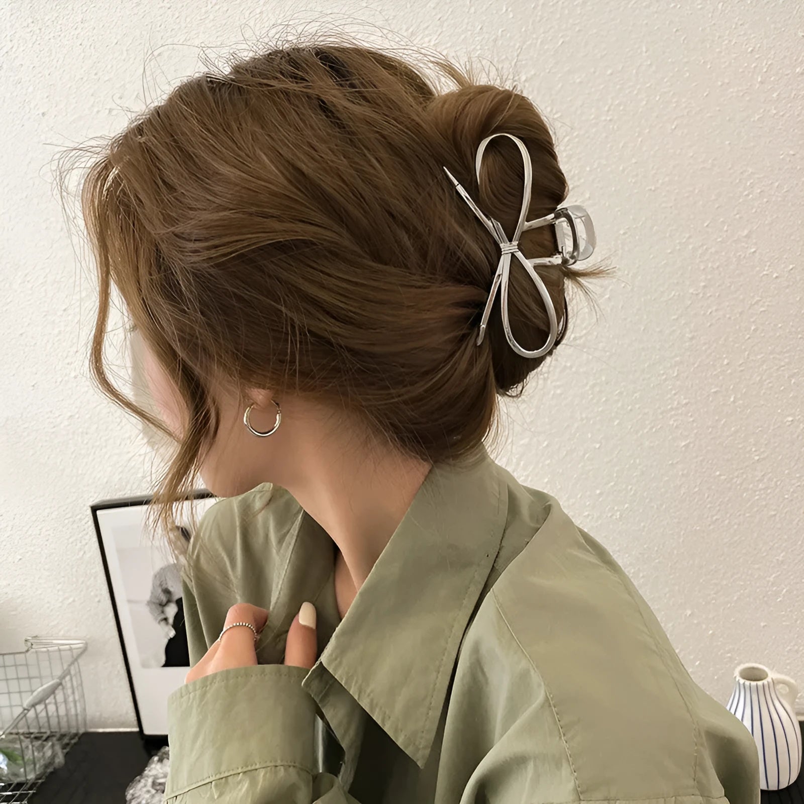 Alloy bow barrette hair grip for women in silver and gold Korean style