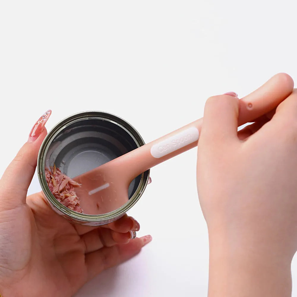 Long-handle pet feeding spoon with right-angle edge for scraping canned food jar walls