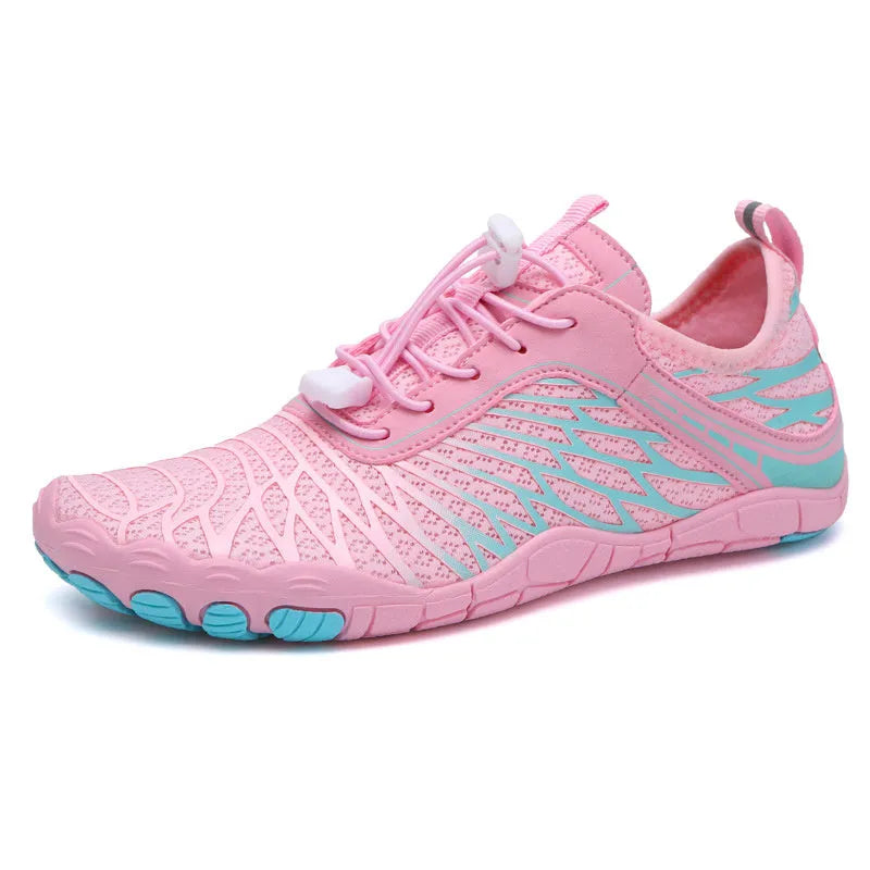 Outdoor lace-up casual shoes in multiple colours on a non-slip rubber sole.