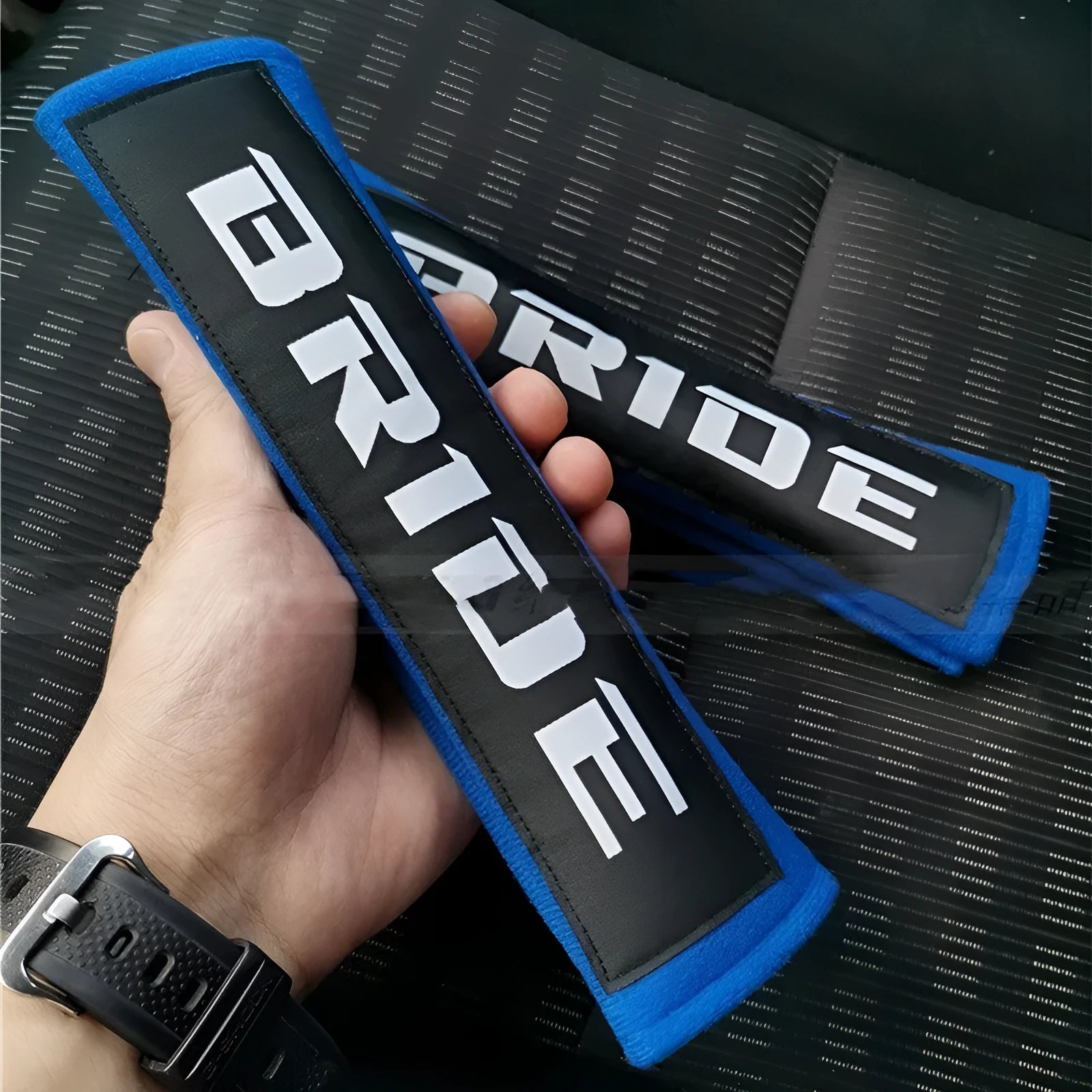 Car safety belt shoulder pads in black, blue and red with cotton sponge cloth and embroidery detailing