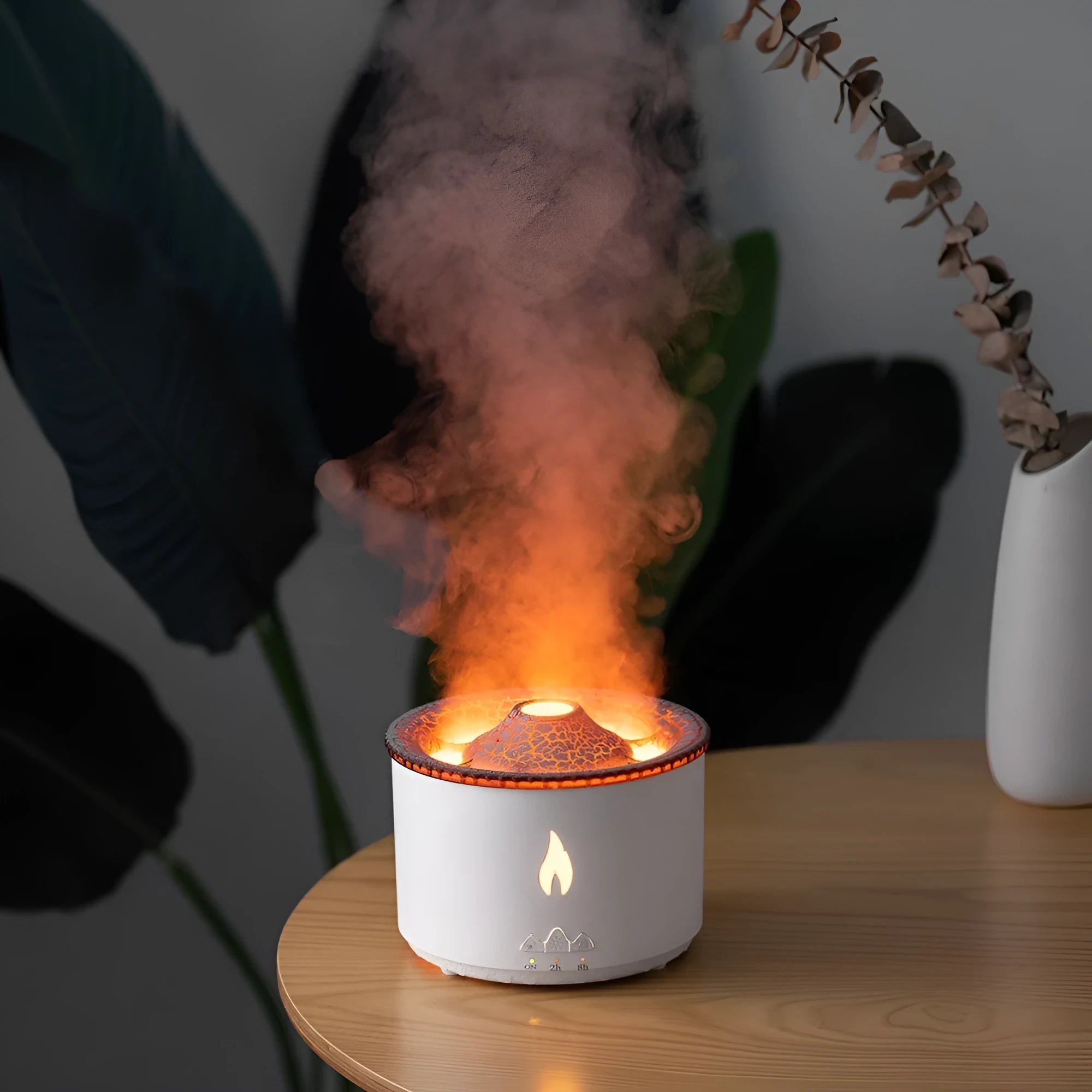Round volcanic aromatherapy humidifier with two-colour night light in spray ring, 0.5L water tank capacity