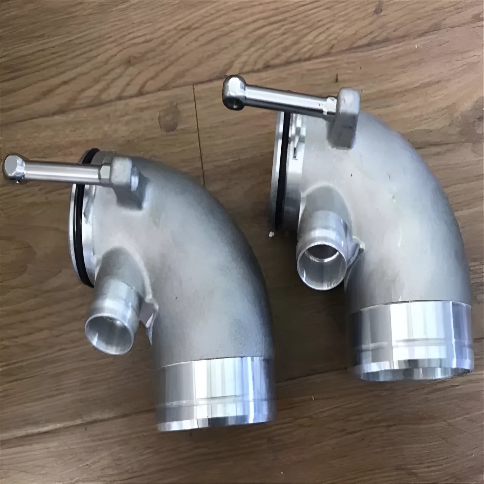 Black aluminium 90 degree turbo elbow connector for lateral engine positioning