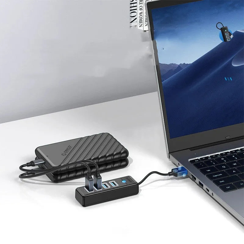 Black 4-Port USB 3.0 Hub with Type-C extender for notebook, 92.9 x 30.6 x 14.7 mm ABS housing