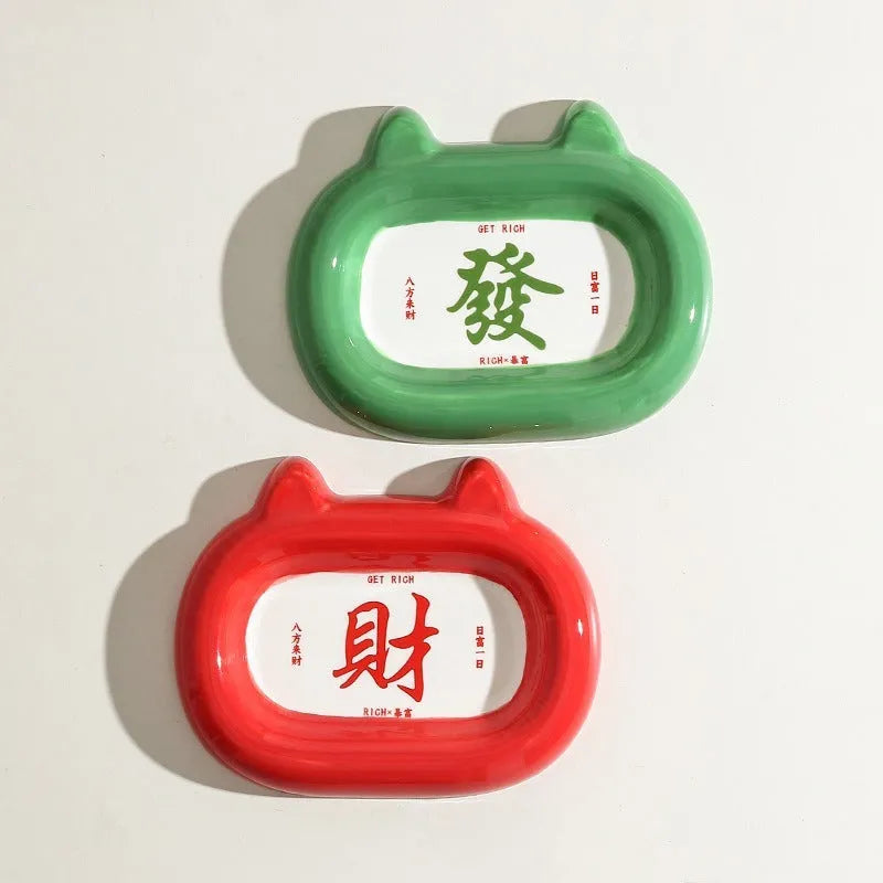 Ceramic pet bowl shaped like a cat, frog, panda, or pig for dry food or water.