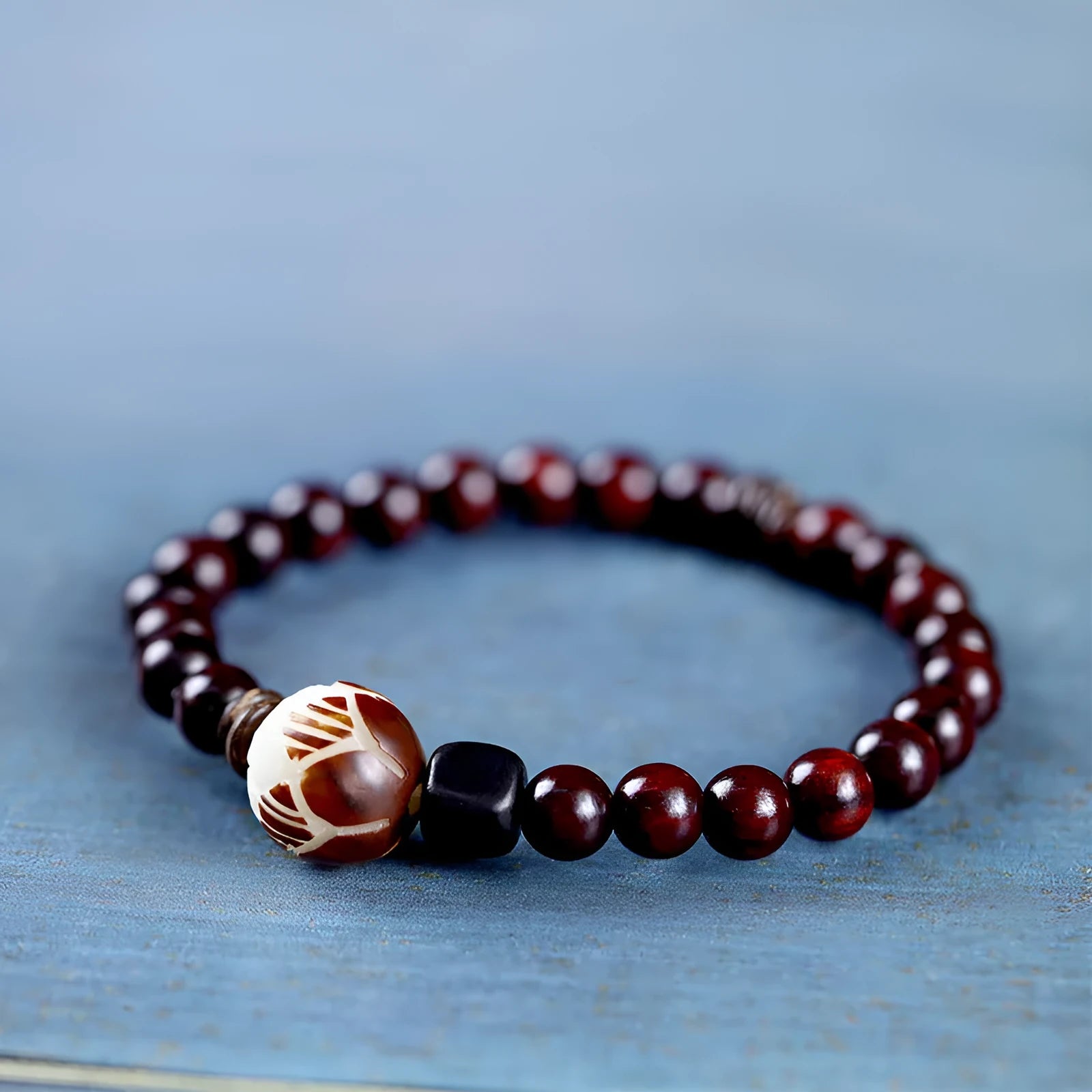 Rosewood double-ring bracelet with 10mm beads and retro floral pattern
