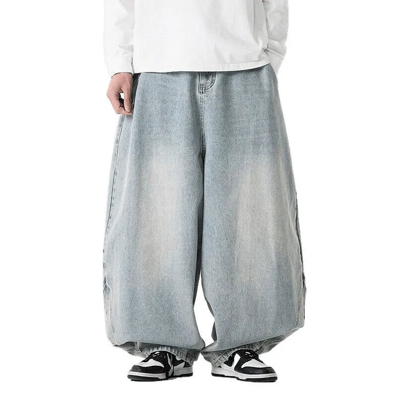 Men's plus size baggy jeans in denim with wide leg and straight opening
