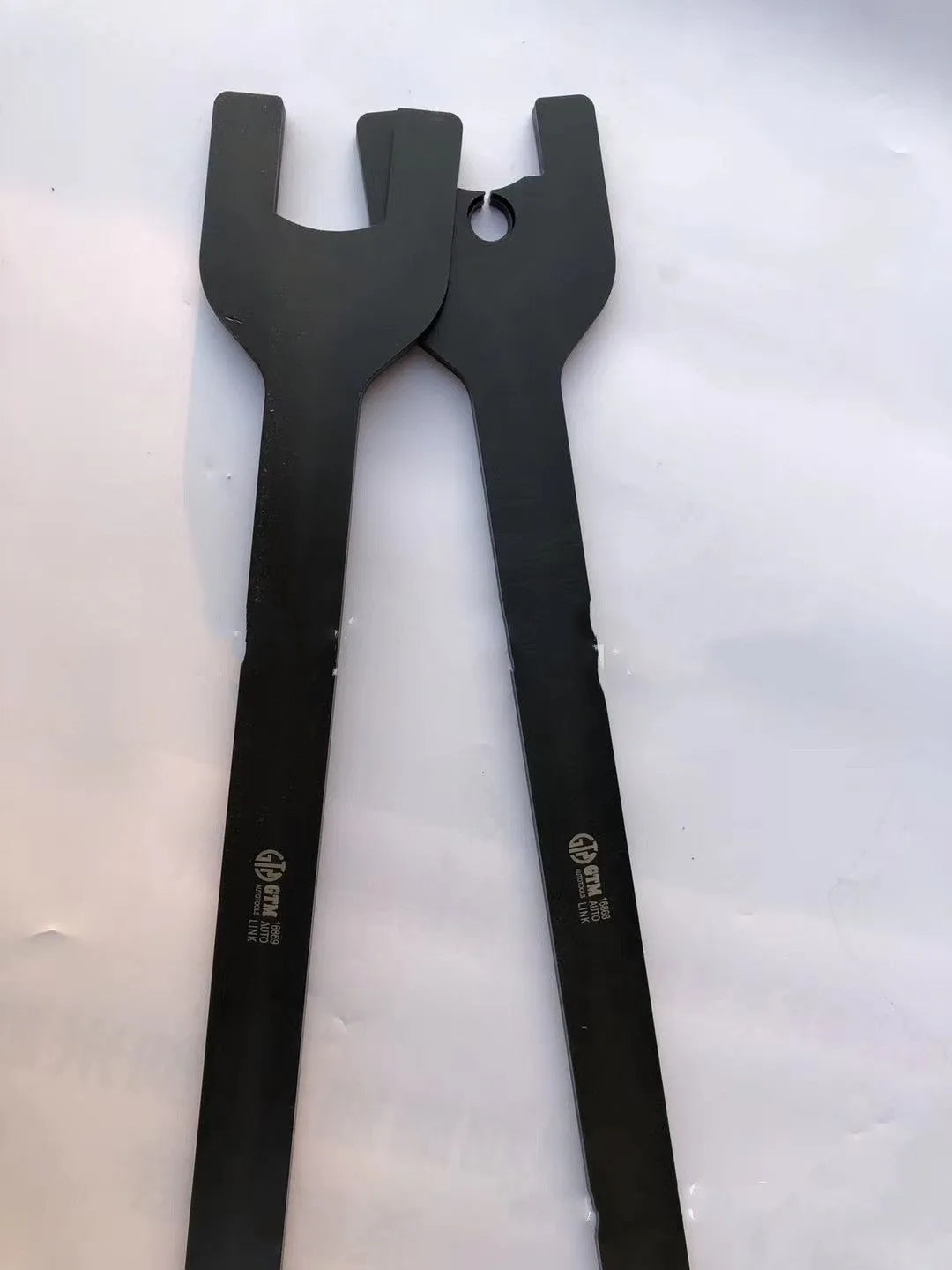 Land Rover fan wrench set showing 36mm and 40mm alloy steel spanners for coupler adjustment.