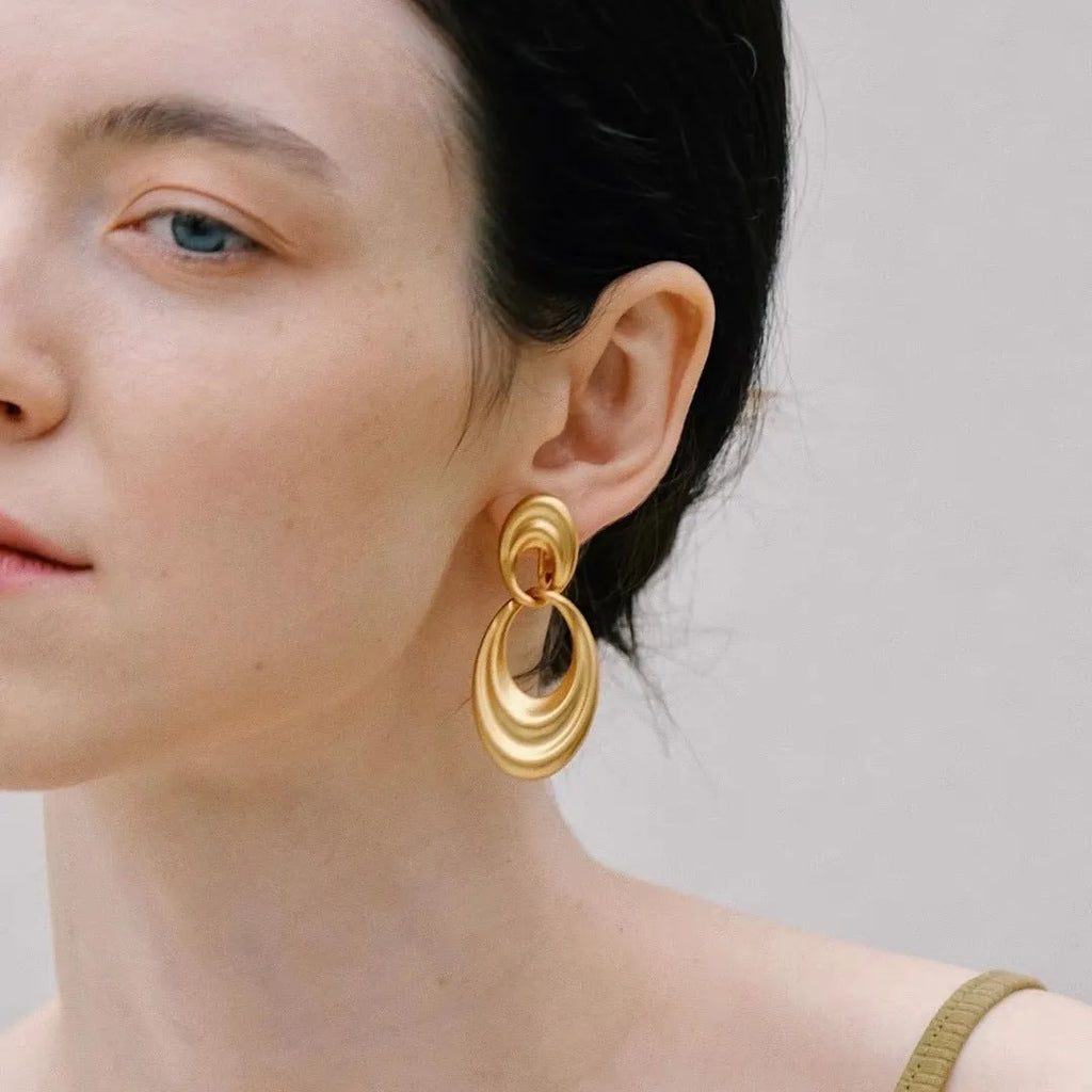 Women's plain gold double circle French retro earrings in quicksand colour