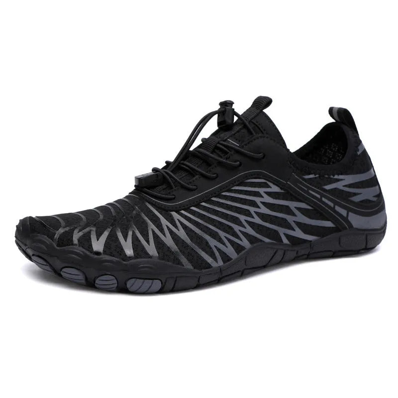 Outdoor lace-up casual shoes in multiple colours on a non-slip rubber sole.