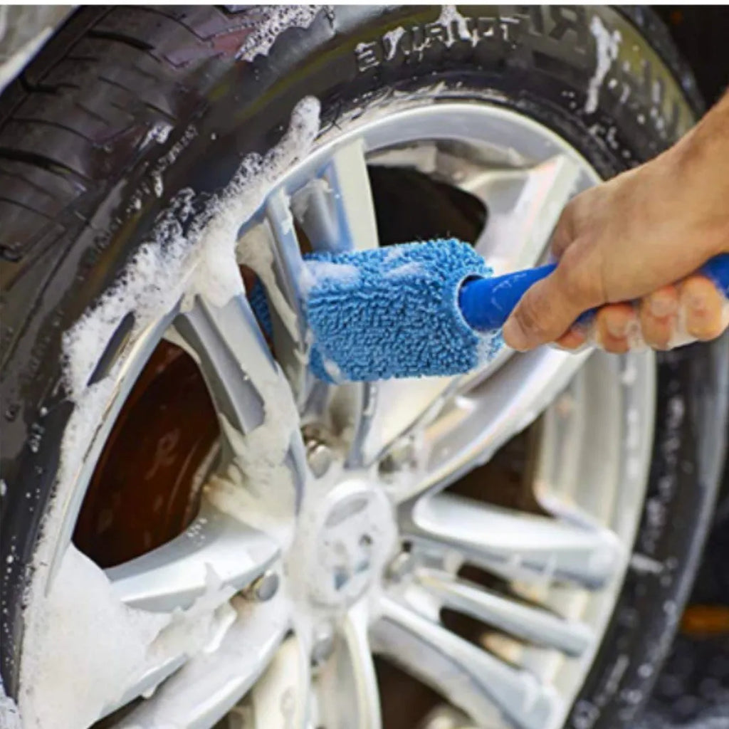 Microfiber car tyre brush with long 29cm handle in grey or blue colour