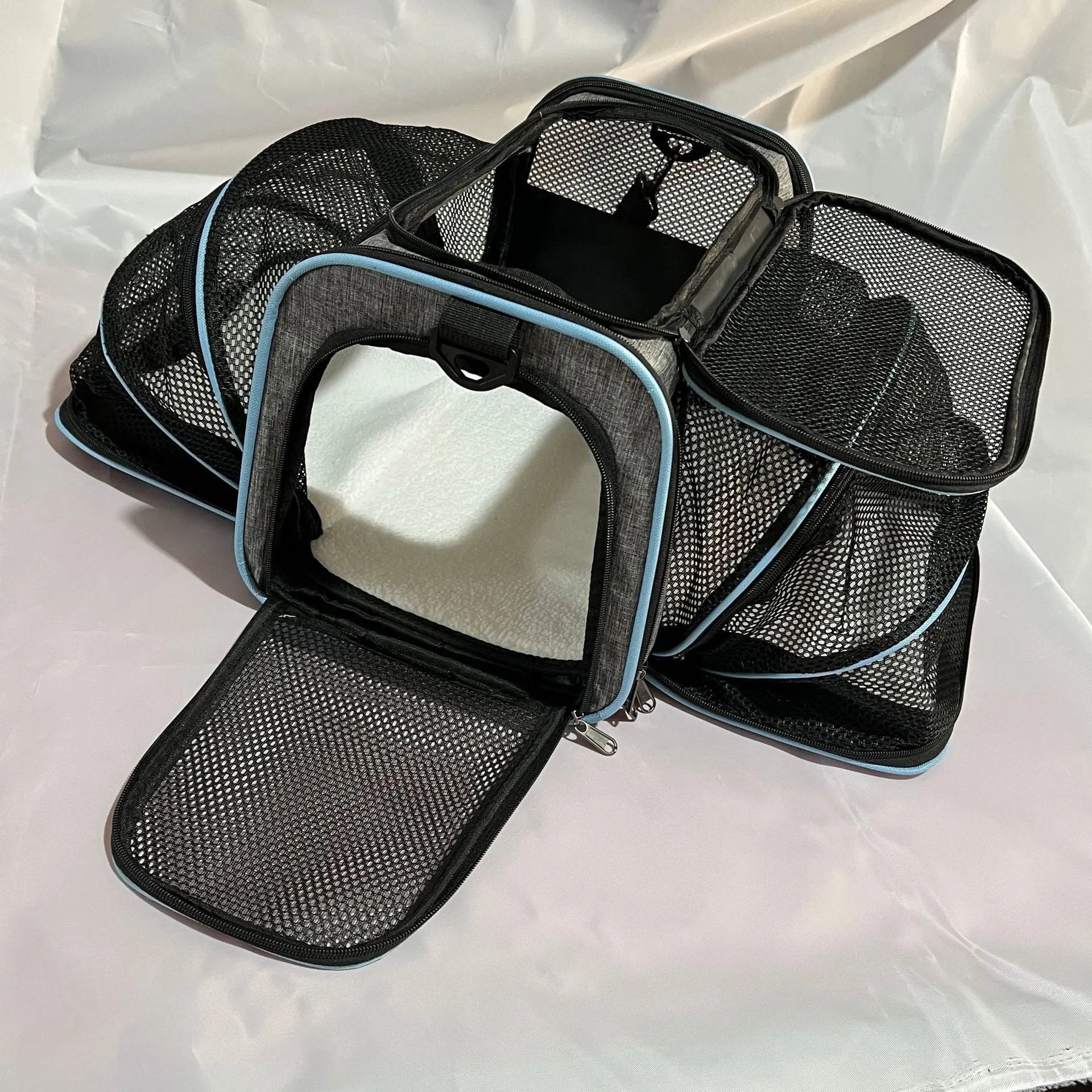 Large capacity 600D cation cat carrier bag in black colour with small and large size options.