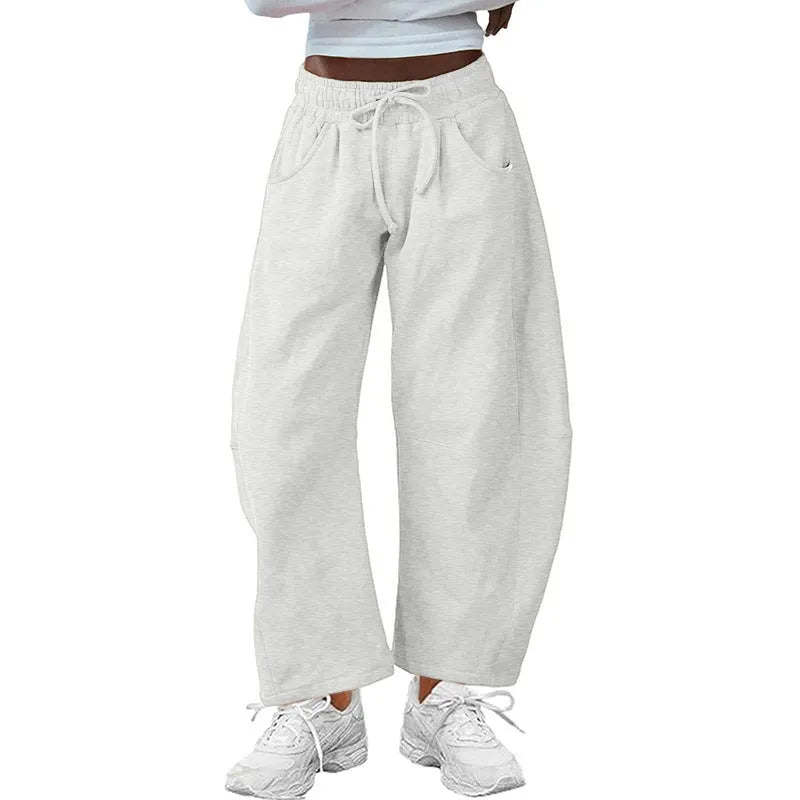 Loose cropped cotton sweatpants with elastic waist and pockets in multiple colour options