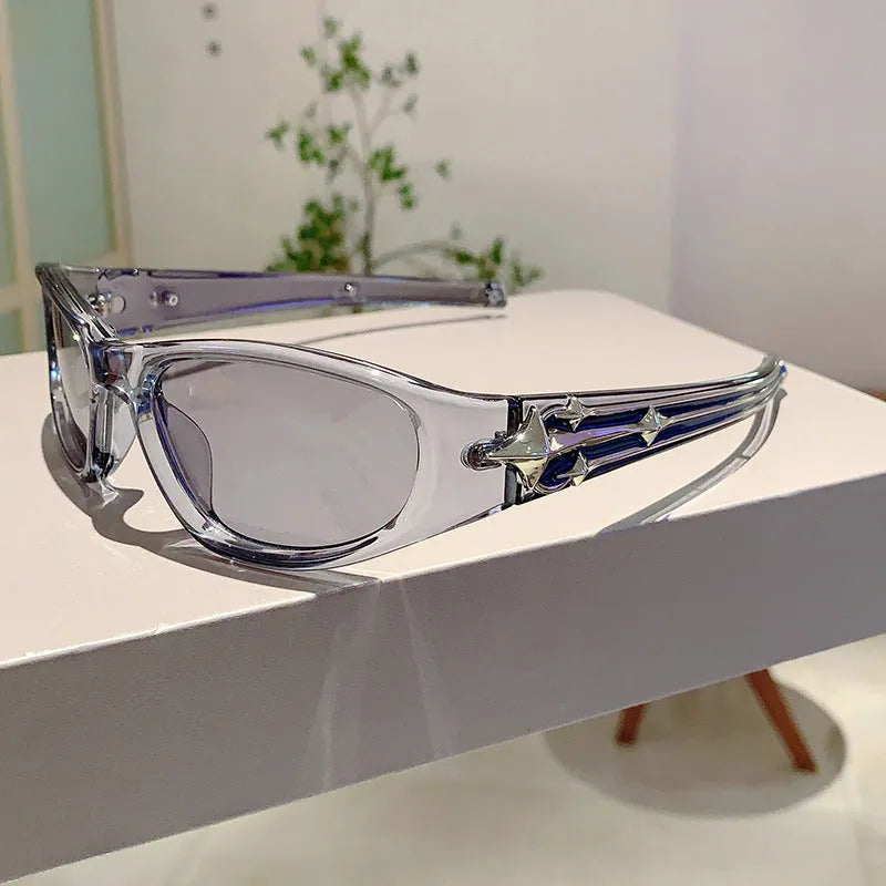 Sports sunglasses with polycarbonate frame and category 3 lenses in black and blue colour option