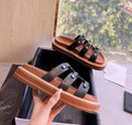 Women's Roman style sandal slippers in sheepskin with patent leather finish