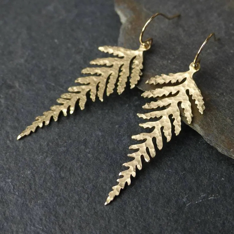 Women's simple tassel bohemian gold leaf-shaped earring made of alloy, geometric shape