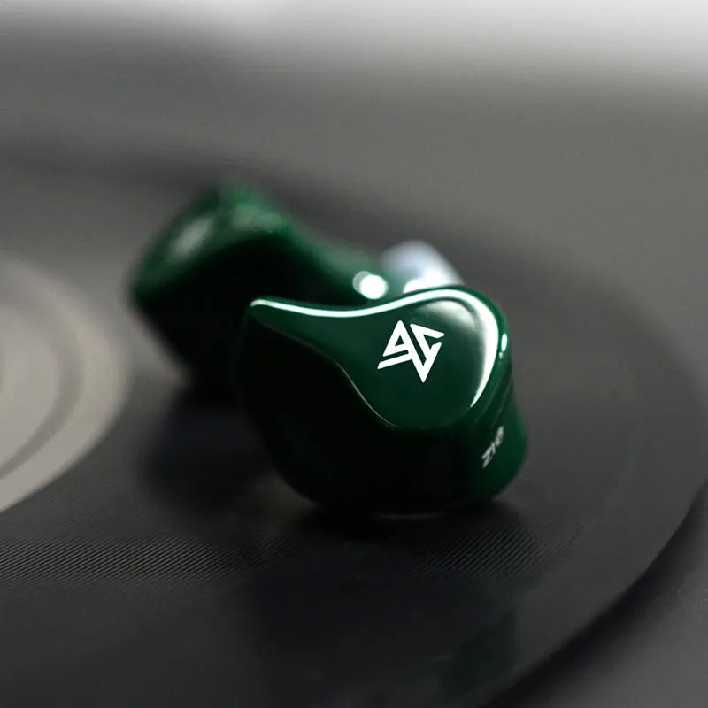 Z1 true wireless Bluetooth headphones in black or green colour with in-ear design