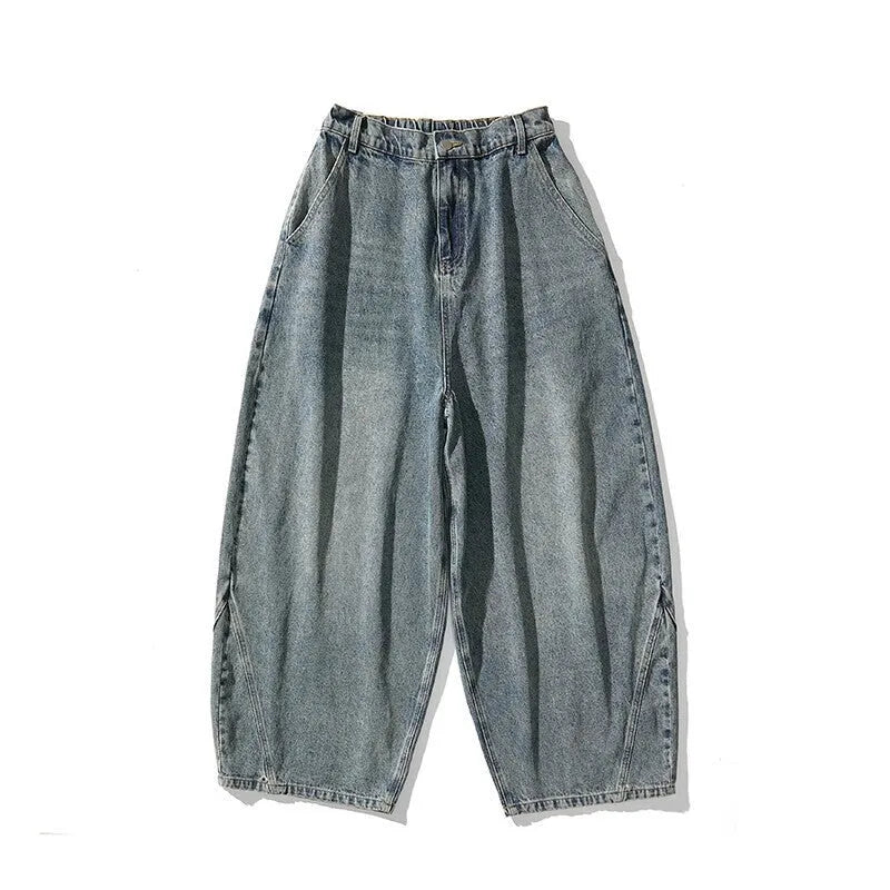 Men's plus size baggy jeans in denim with wide leg and straight opening