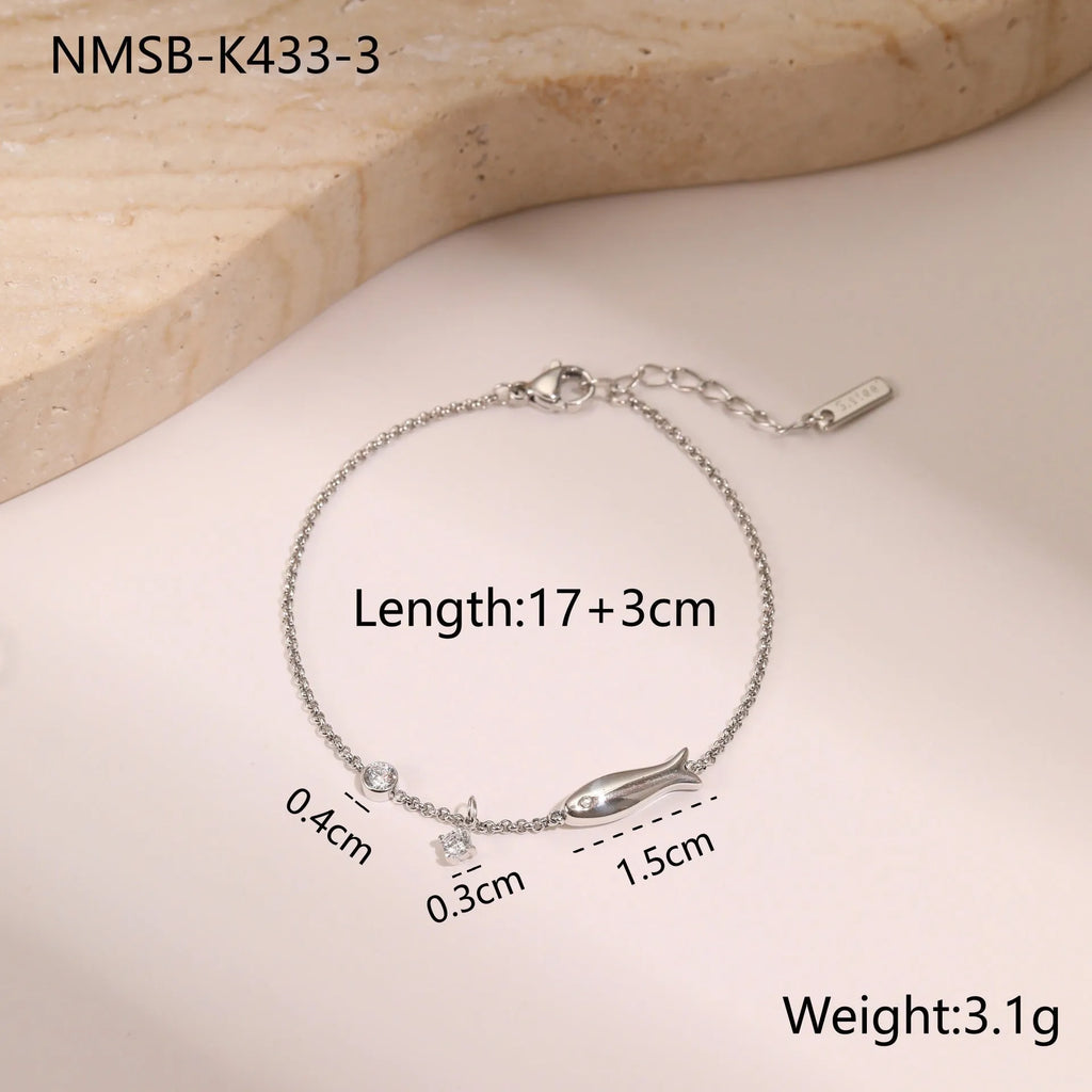 Ins women's stainless steel bracelet with 18K gold plating and a geometric star-shaped pendant.