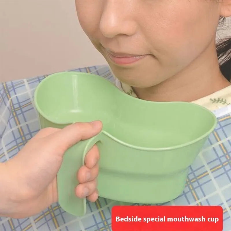 Green plastic gargle cup for bedridden patient oral care with modern simple design