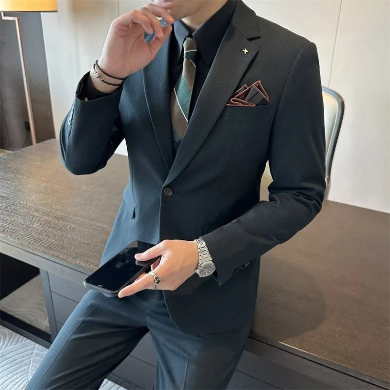 Men's slim fit formal business suit in chemical fibre blend fabric in dark green colour