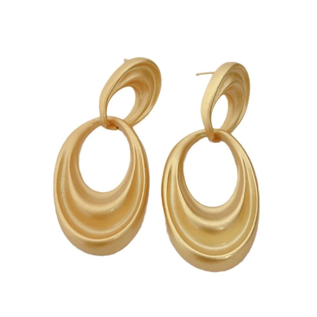 Women's plain gold double circle French retro earrings in quicksand colour