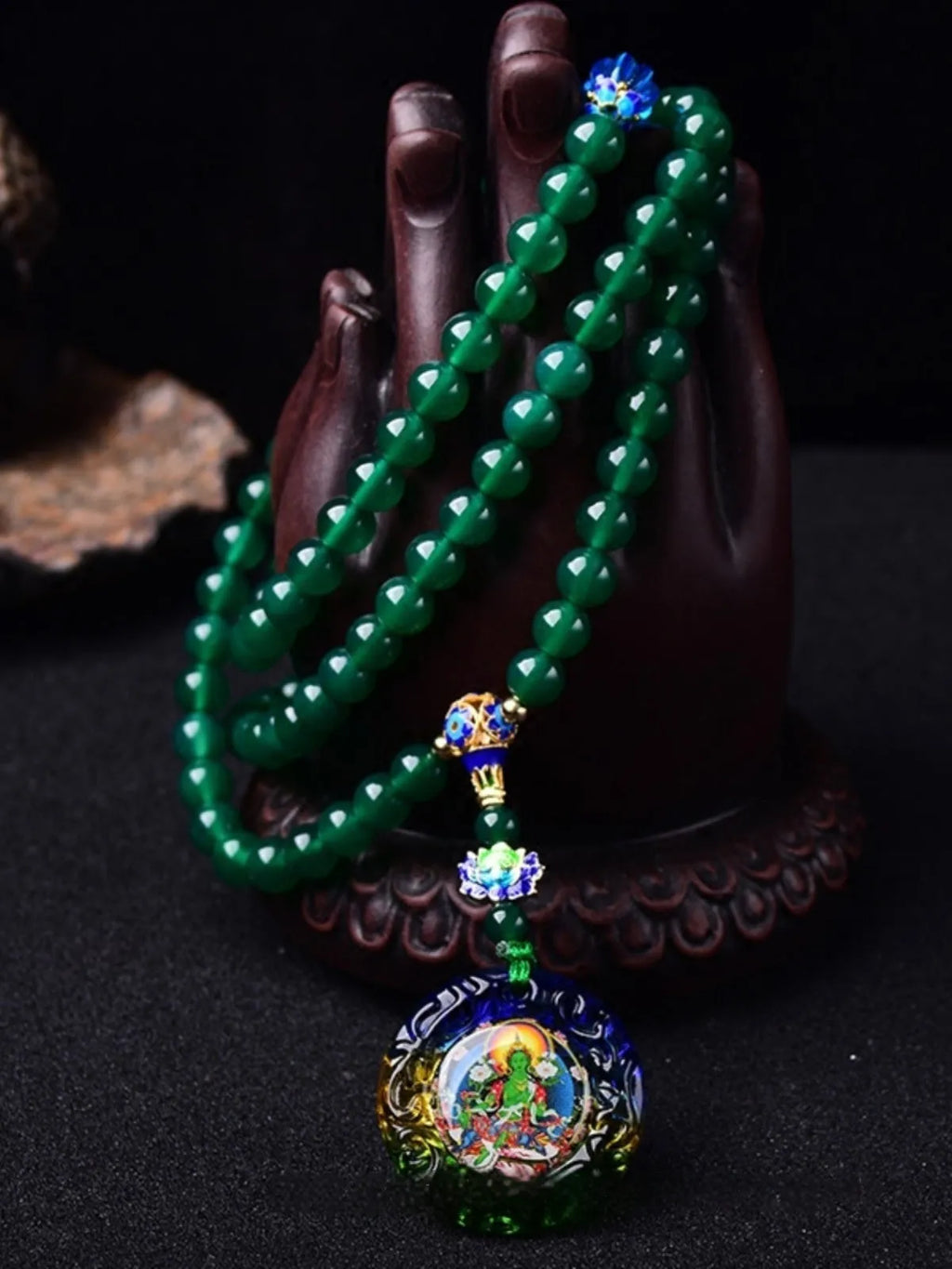 Handmade natural green agate 108 bead bracelet with pendant, showing Buddha beads or Thangka style options.