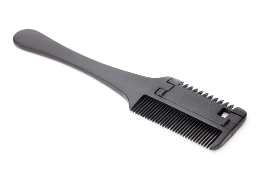 A 2-in-1 razor comb for grooming dogs and cats, shown with spare blades, on a neutral background.