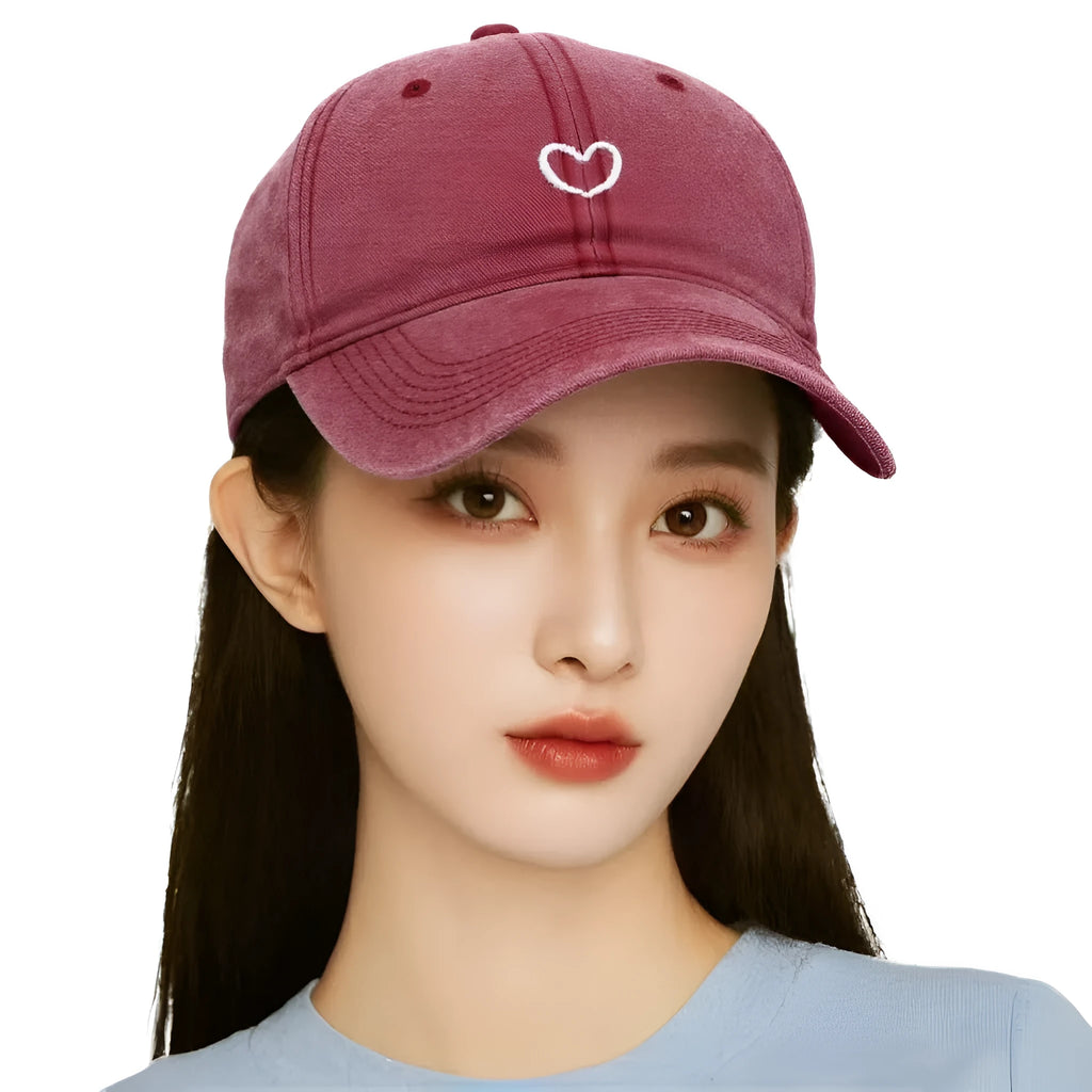 Retro baseball cap with small love embroidery in adjustable cotton construction