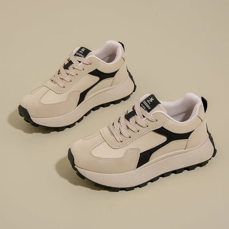 Women's low-top platform sports shoes in card black with mesh lining and front lace-up closure