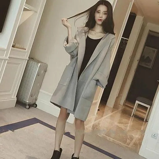 Plus size women's thin coat in loose fit with lace detail and long sleeves
