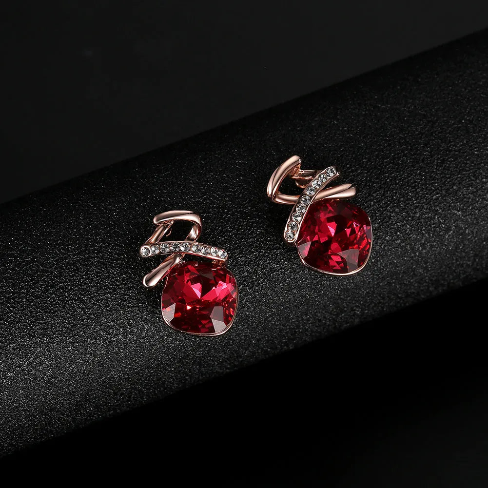 Women's alloy bridal jewellery set with adjustable necklace and matching earrings.