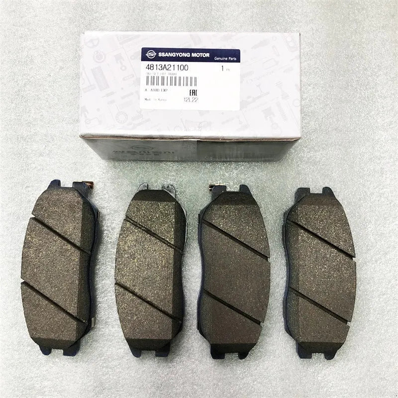 Aiteng Kyron Rester front brake pads kit with part numbers 4813009A10 and 4813008BA0
