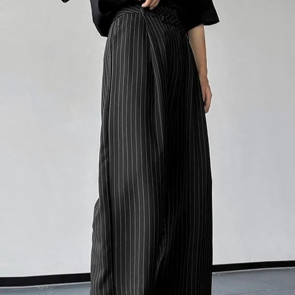 Men's black vertical striped pleated casual trousers with elastic waistband