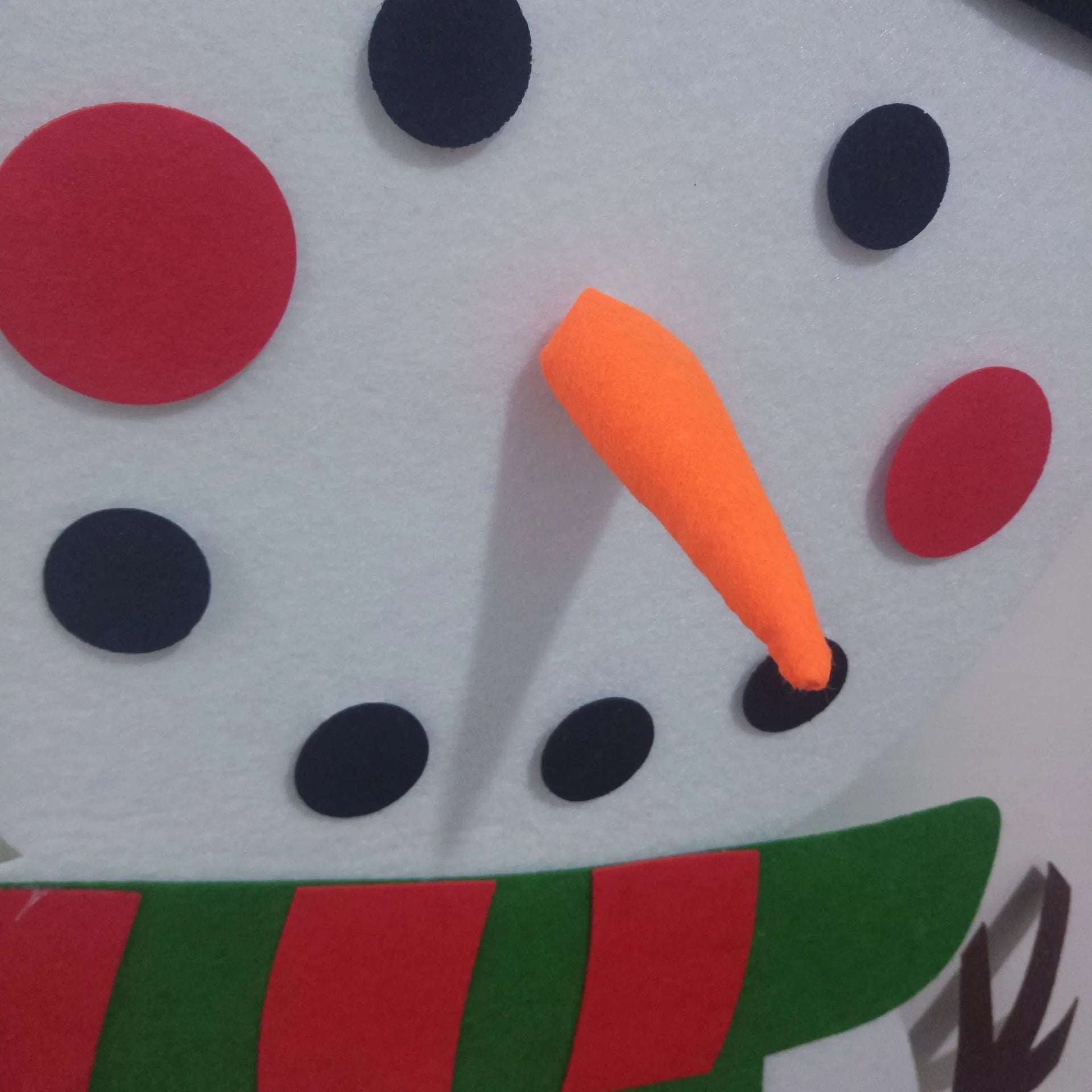 Felt DIY Christmas tree wall hanging craft kit for children, 95x70cm