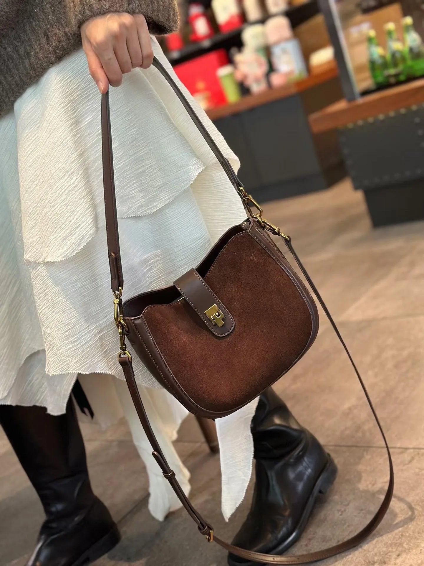 Women's genuine brown leather one-shoulder crossbody bag 24x9x19cm with sandwich pocket soft finish